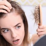 ریزش مو و دلایل آن در زنان